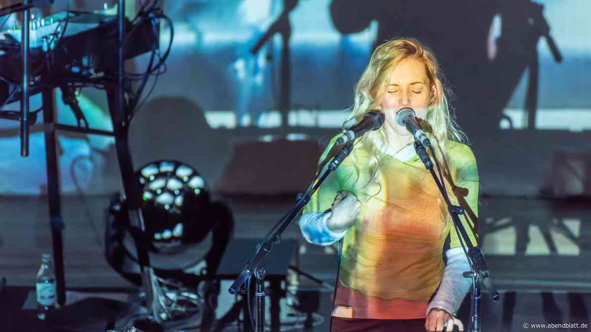 Agnes Obel im Stadtpark: Düstere Poesie im melancholischen Gesamtkunstwerk