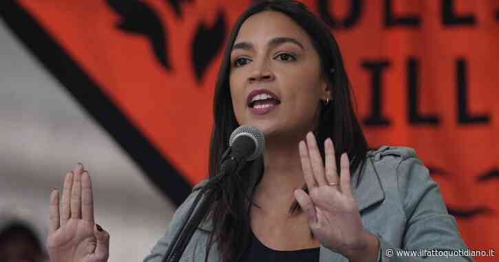 Usa, Ocasio-Cortez ripensa la sinistra: “Il primo Woke era folle, ma quel dibattito è stato utile”. Trump: “Si riposiziona per il 2028”