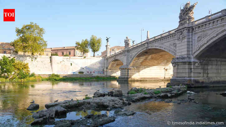 Drought Exposes Ancient Bridge: Tiber’s low flow reveals Nero’s span; archaeologists study rare ruins