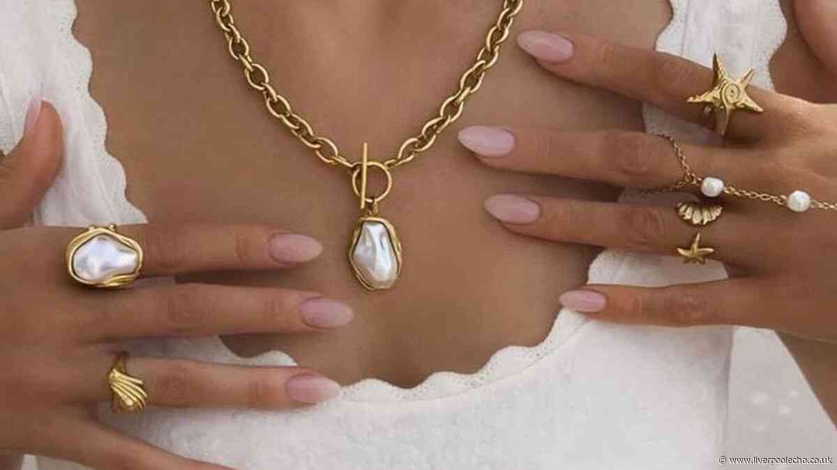 Shoppers race to buy £10 jewellery as Bohomoon extends sale