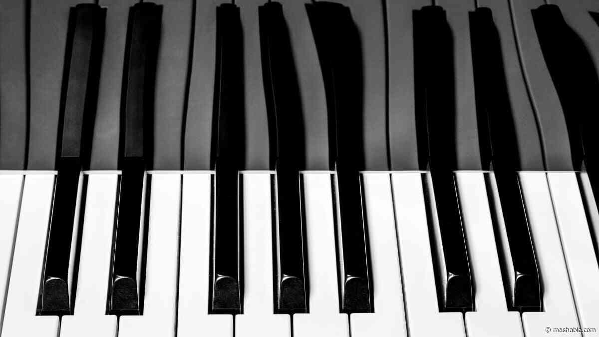Learn piano at your own pace for $68 with a five-year flowkey subscription