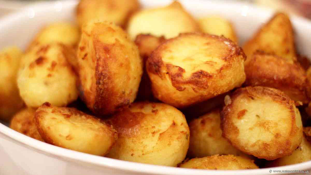 Roast potatoes have a 'delicious crunch' if you coat them in 1 simple ingredient during cooking