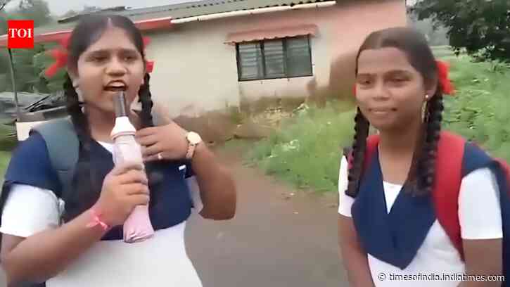 They used an umbrella as a microphone to report a broken road; 3 Maharashtra schoolgirls went viral and got results
