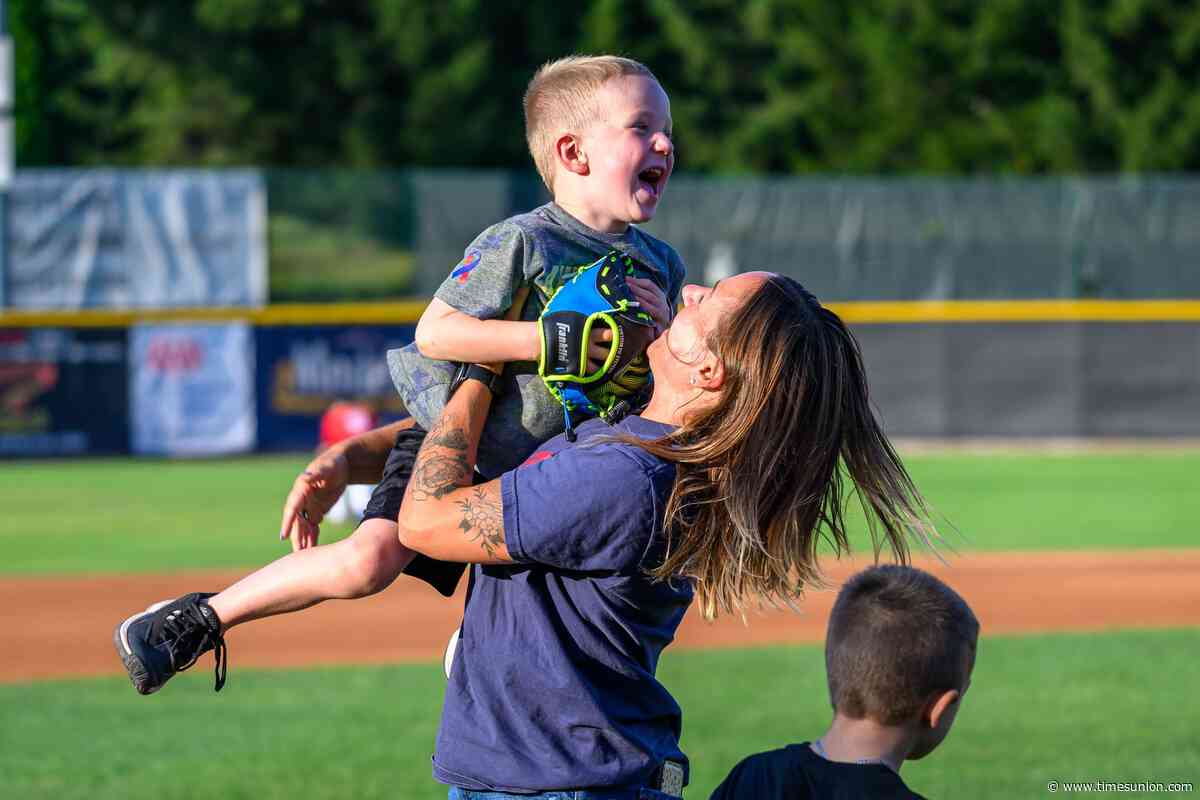4-year-old 'Heart Hero' throws out 1st pitch at ValleyCats game