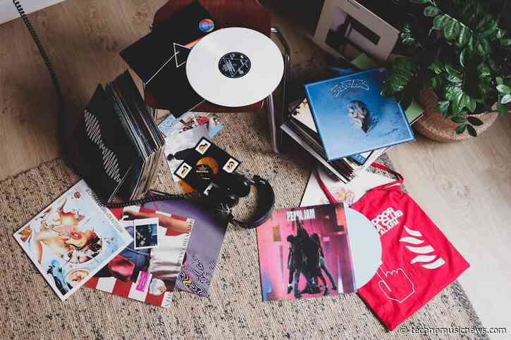 Vinyl Crate Digging: Fun Weekend Walks for Local Scene Awareness and Fitness