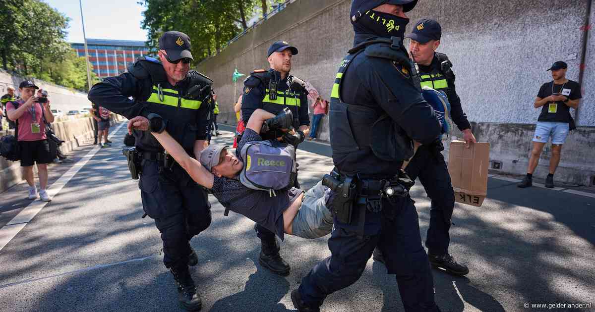 Extinction Rebellion blokkeert opnieuw A12 in Den Haag