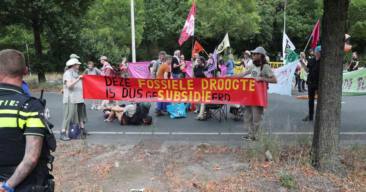 Extinction Rebellion blokkeert opnieuw A12 in Den Haag