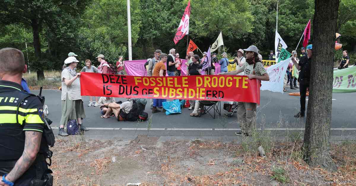 Extinction Rebellion blokkeert opnieuw A12 in Den Haag
