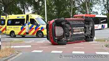 Twee gewonden bij botsing tussen twee auto's op kruising in Breda