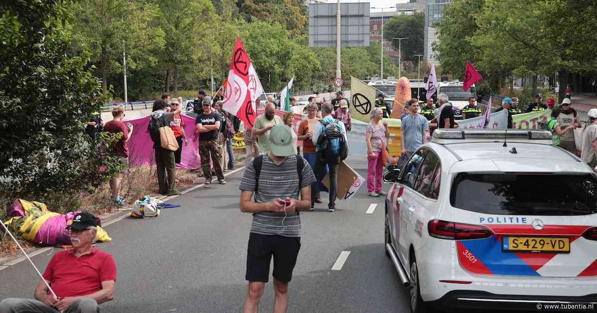 Extinction Rebellion blokkeert opnieuw A12 in Den Haag ondanks dodelijk ongeluk bij boerenprotest