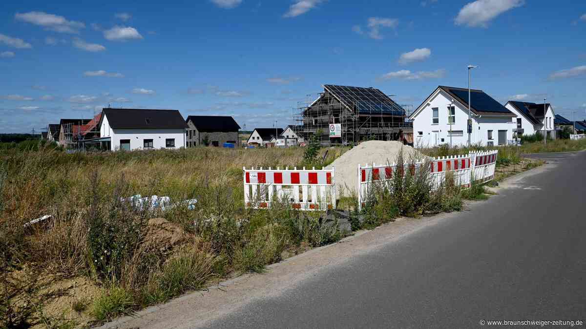 Wolfsburgs Baugebiet der Gegensätze: Von komplett fertig bis gähnend leer