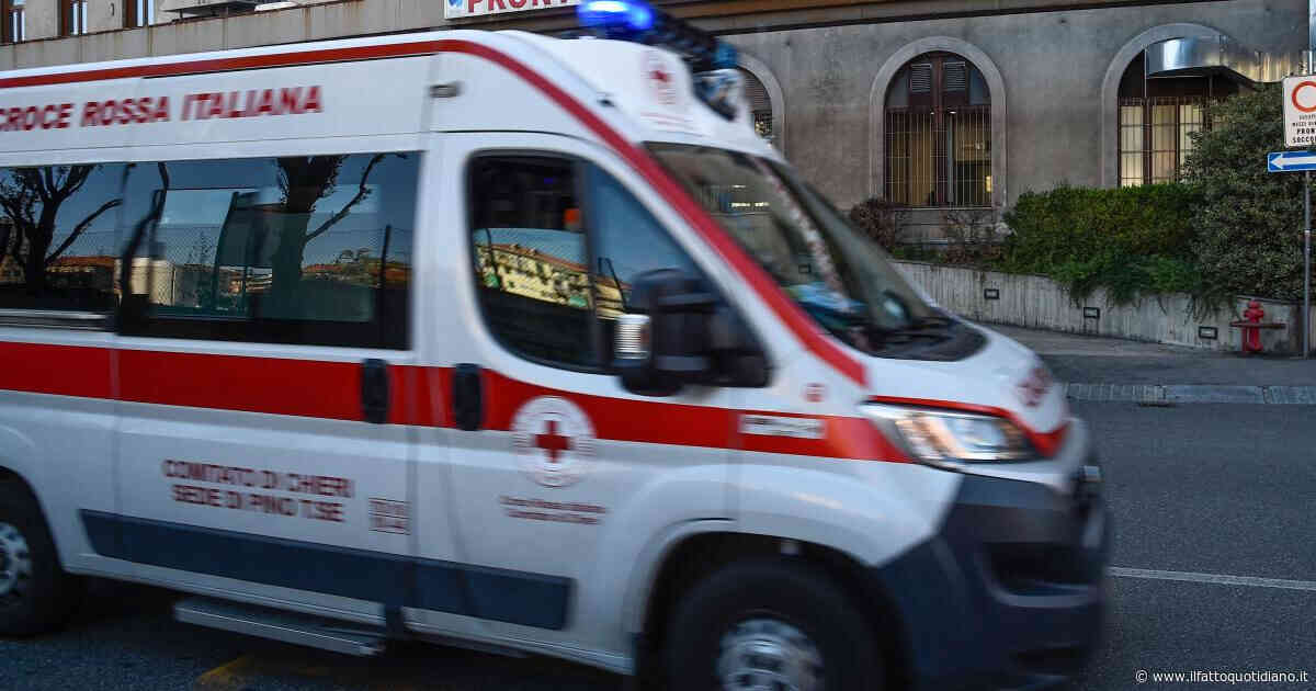 Genova, accoltella la sorella e poi cade dalla finestra del quinto piano: morto 26enne