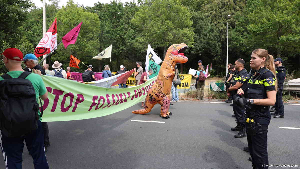 Politie beëindigt nieuwe blokkade Extinction Rebellion bij A12 in Den Haag