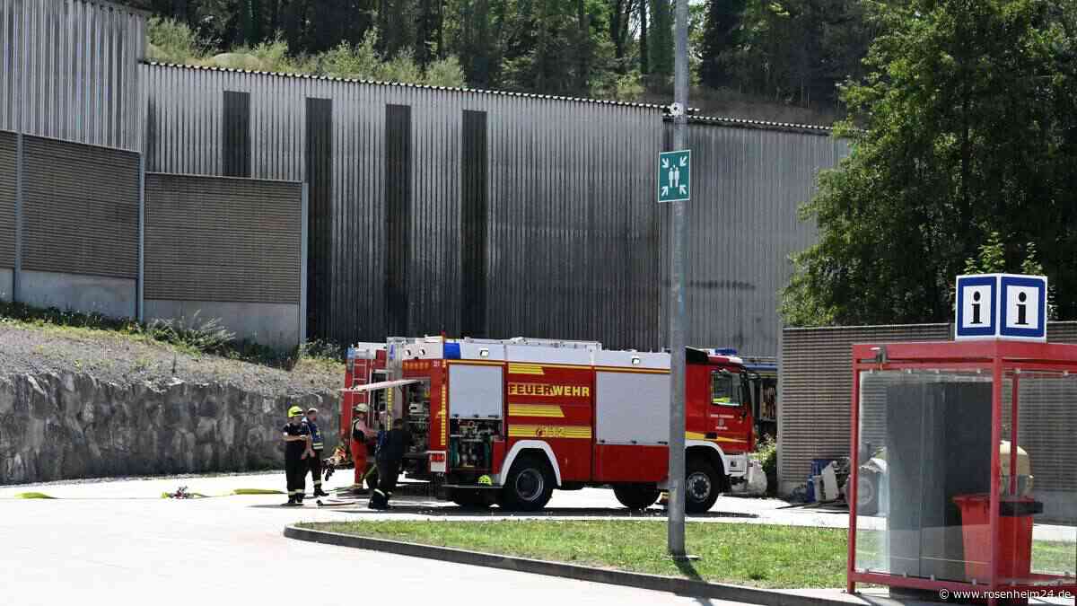 Schmorbrand löst Großeinsatz am Zementwerk Rohrdorf aus