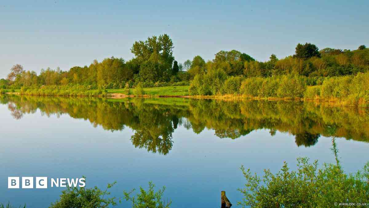 Police search lake after man reported in water