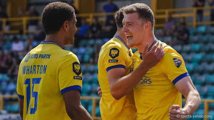 Cymru Premier: Barry maintain perfect start with late win