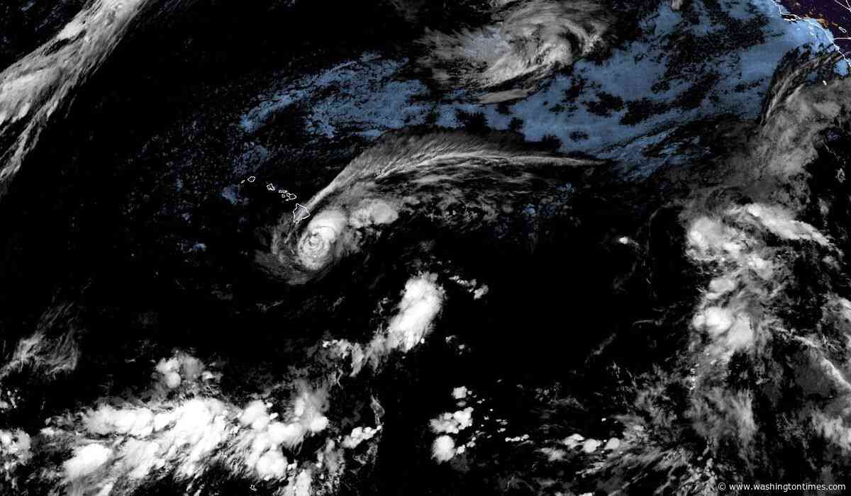 Hawaii's Big Island lashed by rain and wind as Tropical Storm Lala closes in