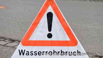 Wasserrohrbruch in der Innenstadt: Polizei sperrt Straße, Anwohner ohne Wasser