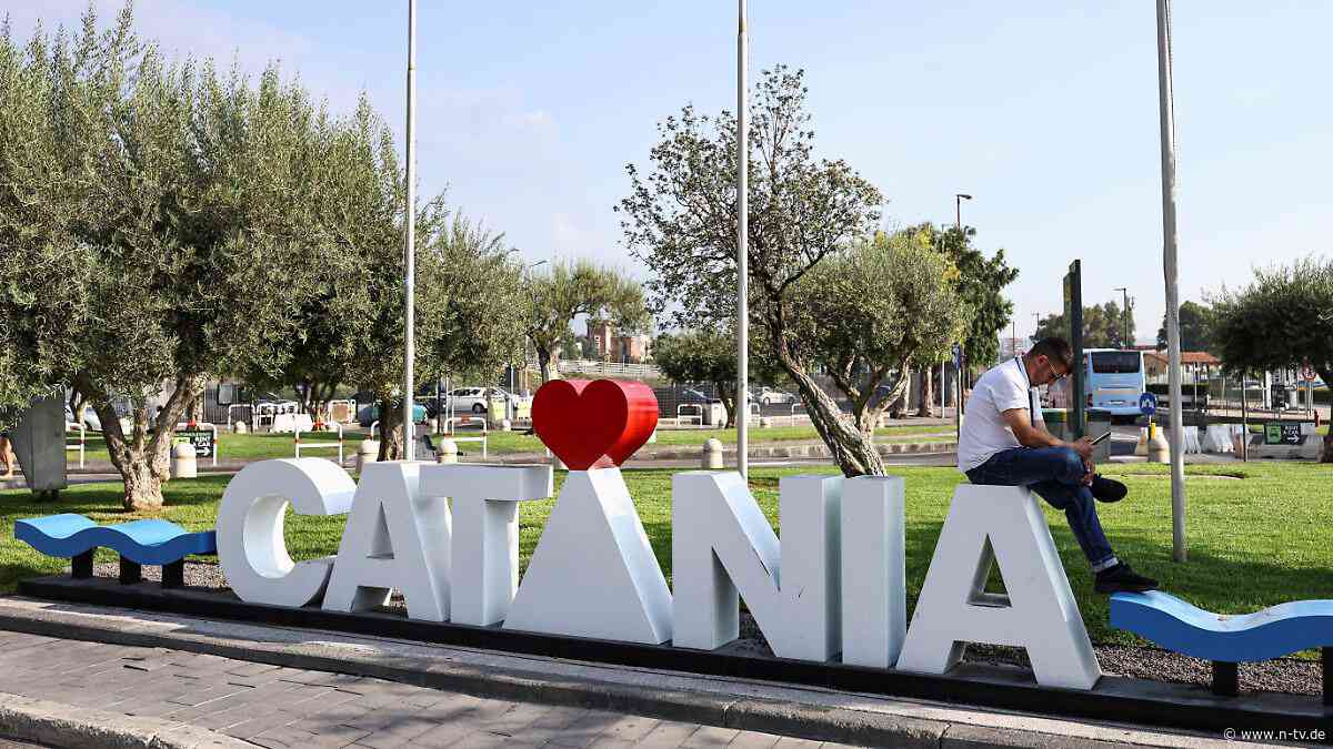 Ätna-Warnstufe gesenkt: Betrieb am Flughafen von Catania läuft langsam wieder an