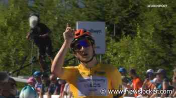 Kippenvel in Tsjechië: Andrew August wint voor teamgenoot Joshua Tarling en diens overleden broertje Finlay