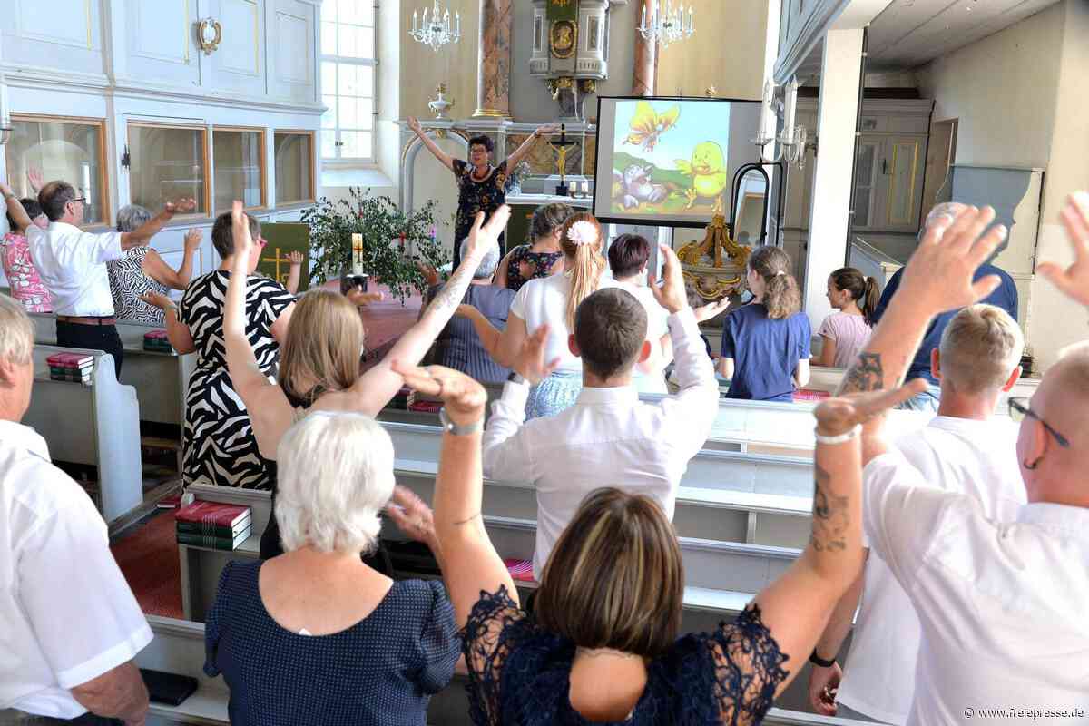 Dieser Gottesdienst ist etwas ganz Besonderes: Mit Trollen, Spiegeln und Gesang