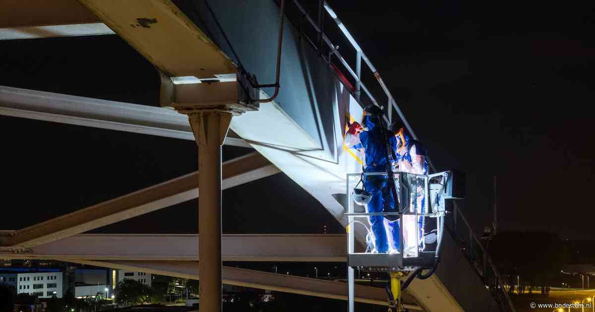 Vrachtwagens rijden ’s nachts urenlang heen en weer om constructie Merwedebrug te testen