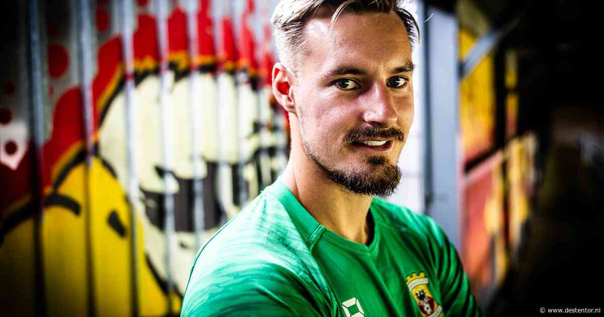 De nieuwe doelman van Go Ahead Eagles waarschuwt de supporters vast: ‘Kan een beetje gek zijn’