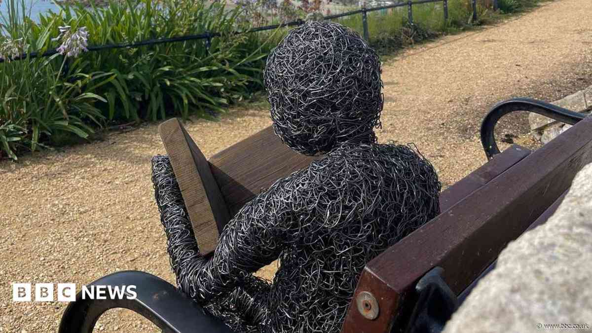 Replacement sculpture unveiled on park trail