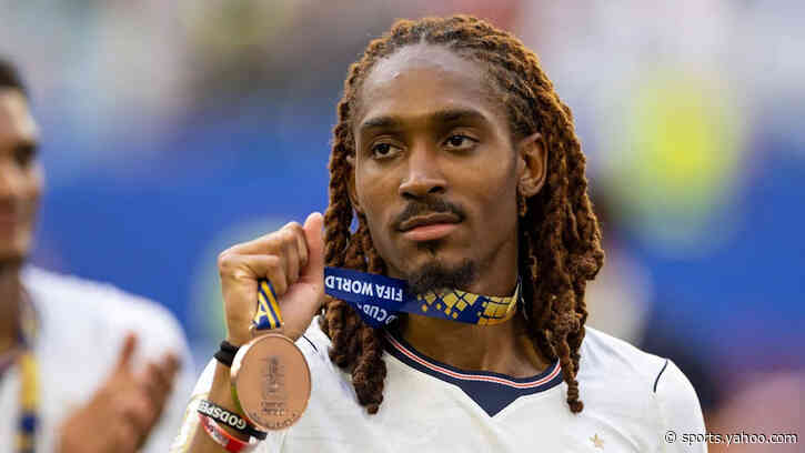 Inter sign England full-back Spence from Tottenham
