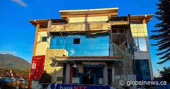 Magnitude 7.7 earthquake strikes off Indonesia’s coast, toppling buildings and killing at least 38