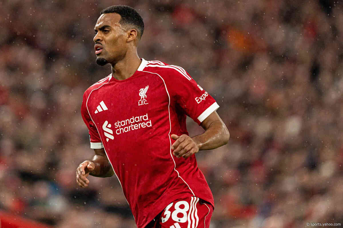 Carragher: Midfield “Huge Problem” For Liverpool