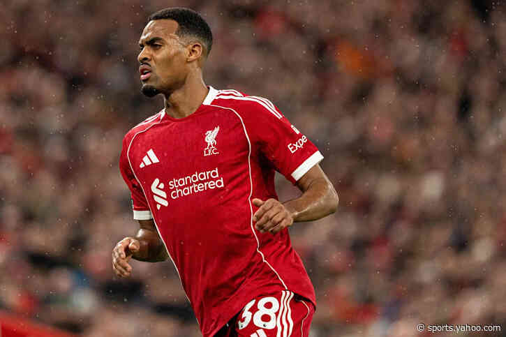 Carragher: Midfield “Huge Problem” For Liverpool