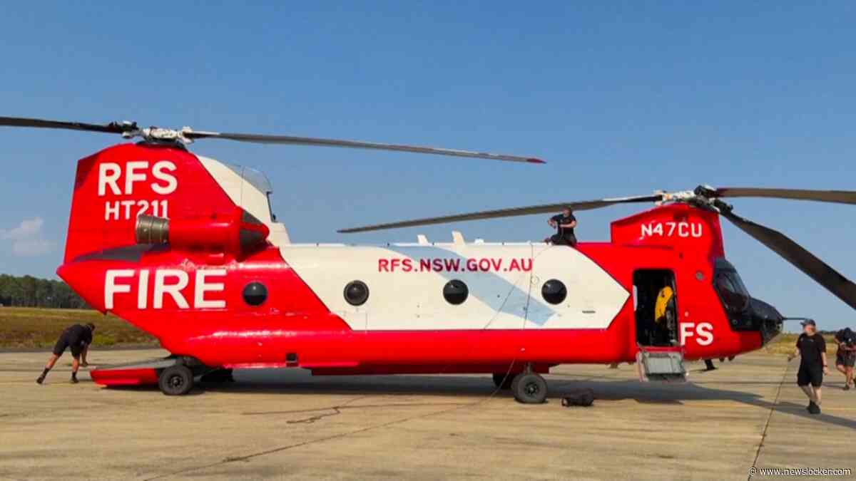 Australische Chinook-brandbestrijdingshelikopter ingezet bij bestrijden bosbrand Frankrijk