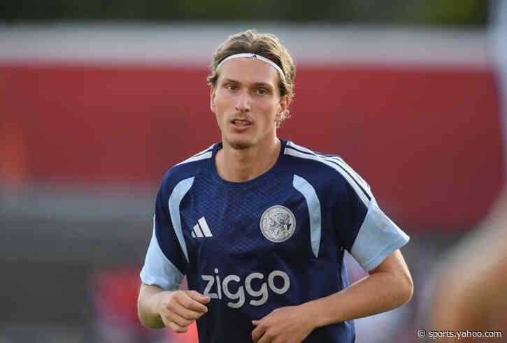 Official | PSG sign Ajax talent Mika Godts