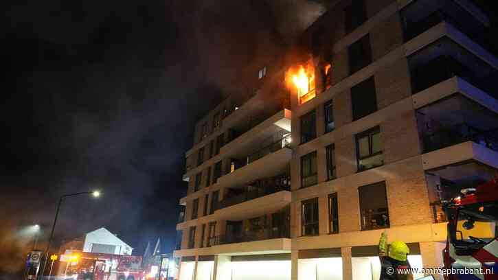 Grote woningbrand in flat in Oosterhout: bewoners geëvacueerd