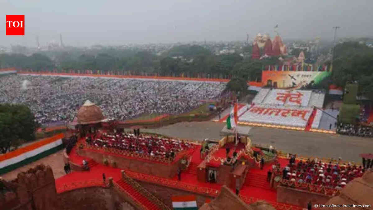 In a first, Vande Mataram sung at Red Fort
