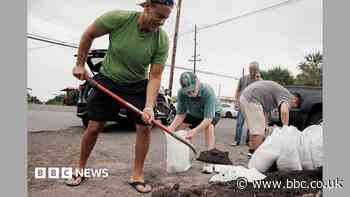 Hawaii braces for potential first direct hit by a hurricane in 34 years
