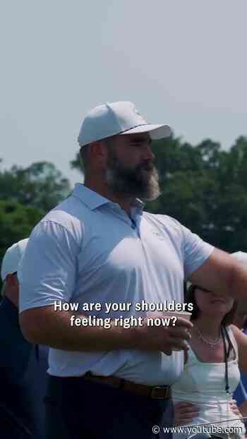 Man of the people. Jason Kelce takes in the U.S. Amateur at Merion. 🦅