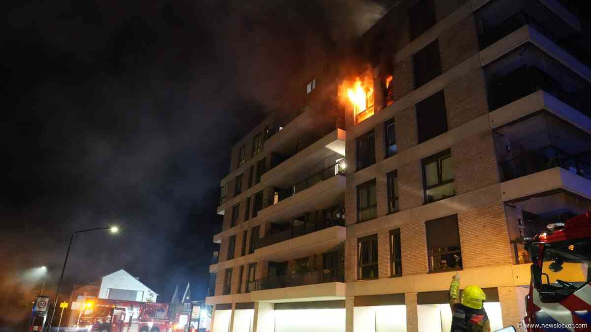 Grote brand in appartementencomplex in Oosterhout, bewoners geëvacueerd