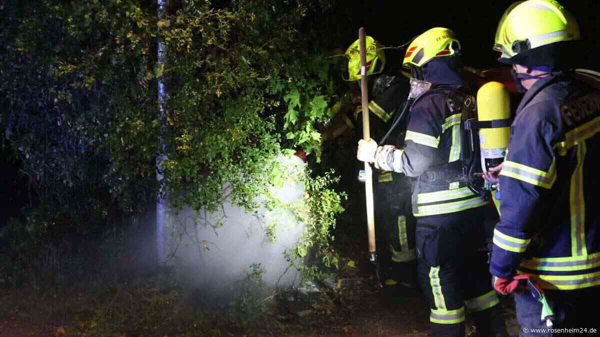 Feueralarm am Bahnhofsparkplatz – Einsatzkräfte haben ernsten Verdacht