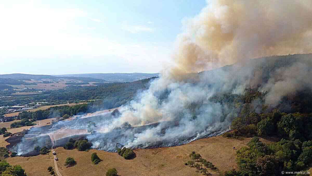 Waldbrand weitet sich aus: Bis zu 600 Feuerwehrleute im Einsatz