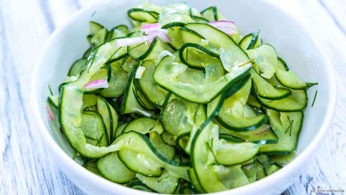 Nur 4 Zutaten und ein ganz besonderer Kniff: So einfach gelingt Jamie Olivers Gurkensalat