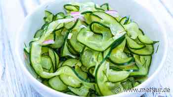 Nur 4 Zutaten und ein ganz besonderer Kniff: So einfach gelingt Jamie Olivers Gurkensalat