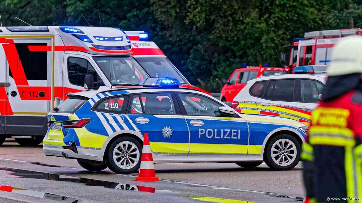 Frau stirbt bei heftigem Autounfall am Chiemsee – Mann und Tochter (1) verletzt