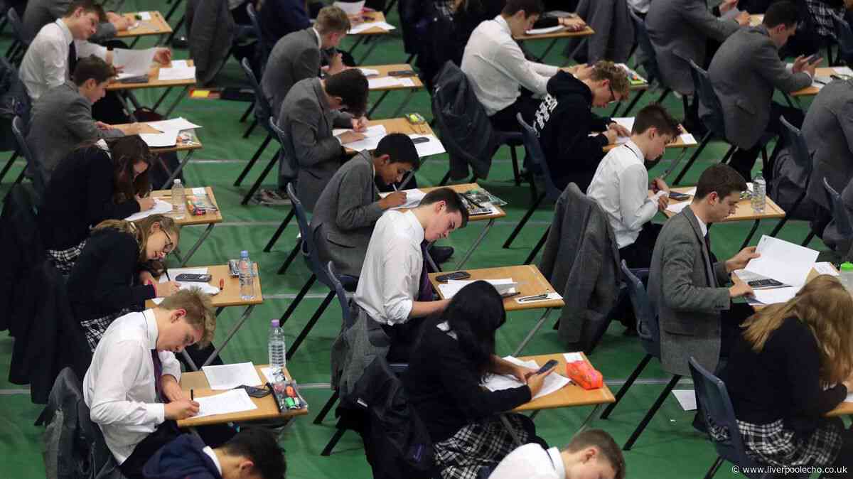 When is GCSE results day 2026 and what students should bring with them on the day