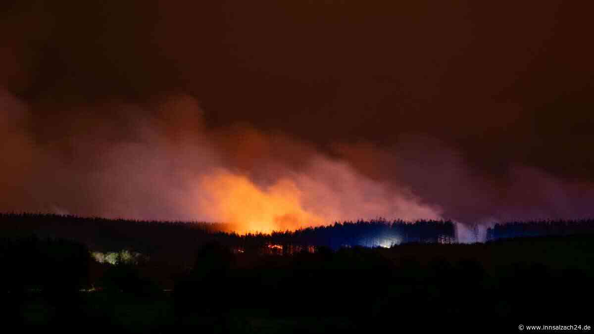 Waldbrand kurz vor deutscher Grenze weitet sich aus: 5000 Bewohner in Eifelstadt vor Evakuierung