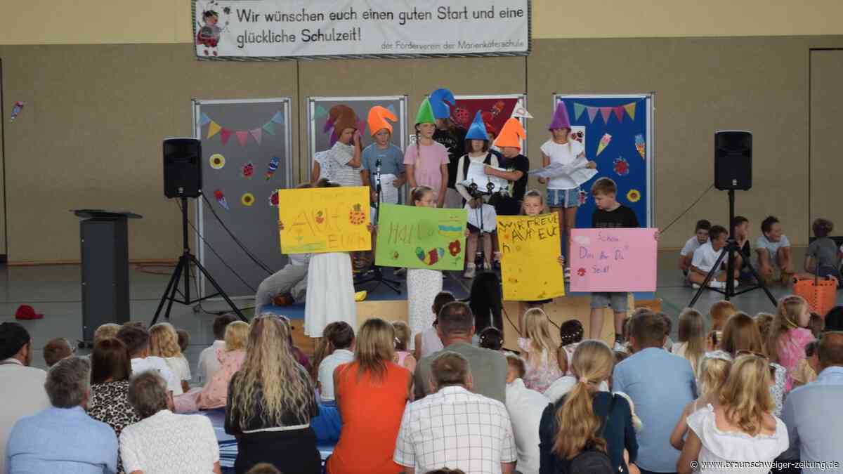 Staunende Augen in Bahrdorf: 32 Kinder erleben ihren ersten Schultag