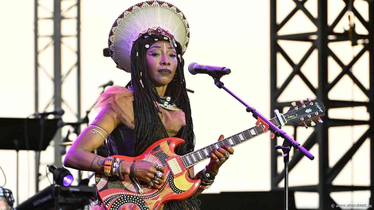 Fatoumata Diawara in der Elbphilharmonie: Eine Stimme, zu der man tanzte