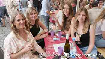Anstoßen auf Braunschweigs Kohlmarkt: 31 stimmungsvolle Bilder vom „Weinsommer“