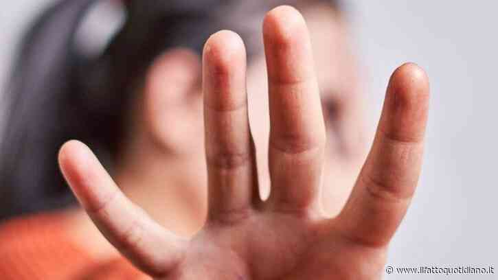 Aggredita e abbandonata davanti all’ospedale in agonia, morta una 46enne. Ricercato il marito